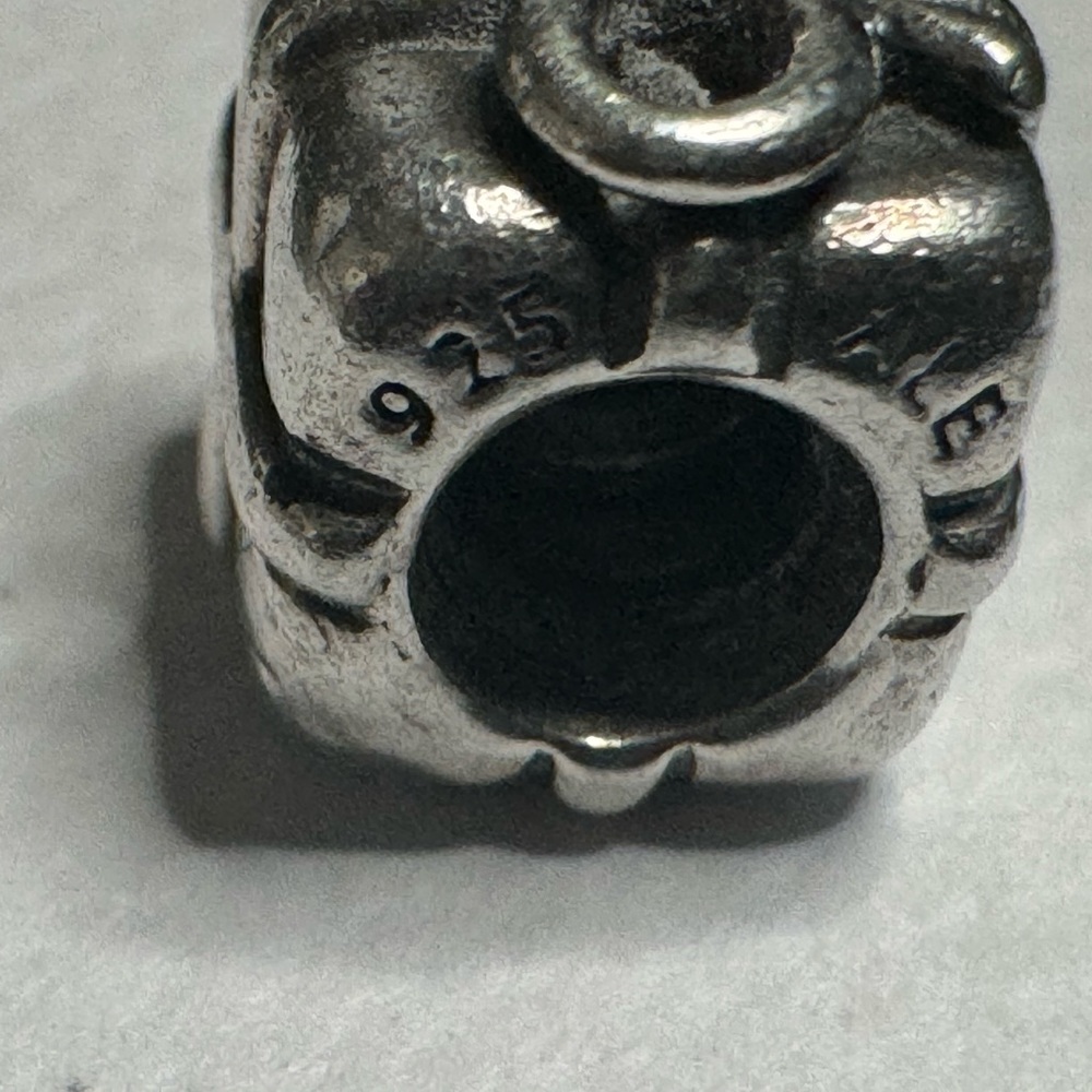 Authentic Pandora Present Charm - Picture 4 of 4
